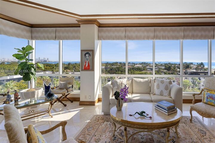 Property Photo: 10 Edgewater Dr 7G FL 33133