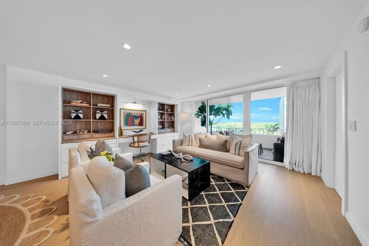 Property Photo:  199 Ocean Lane Dr 602  FL 33149 