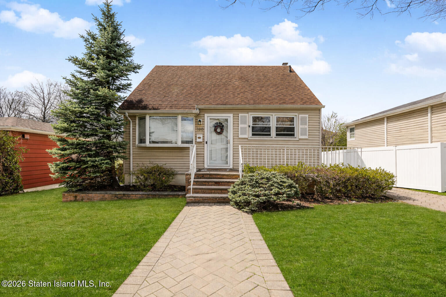 Property Photo:  180 Atlantic Avenue  NY 10304 