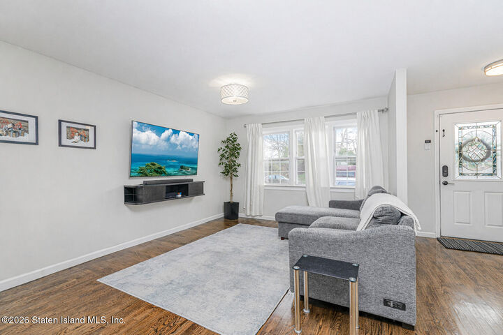 Property Photo:  79 Escanaba Avenue  NY 10308 