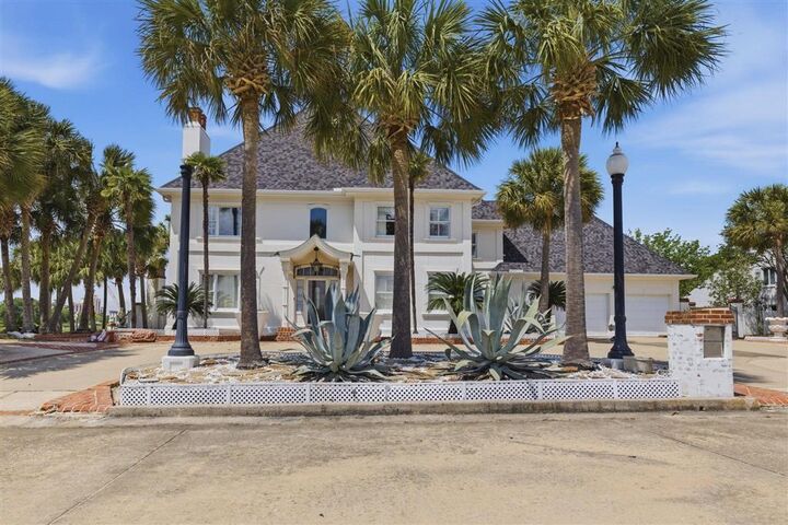 Property Photo:  2034 Charvais Street  LA 70601 