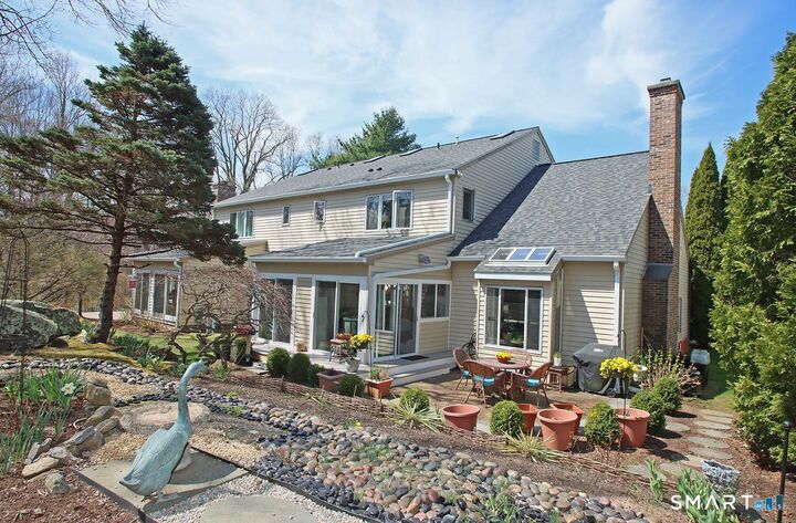 Property Photo:  15 Cambridge Drive 15  CT 06443 