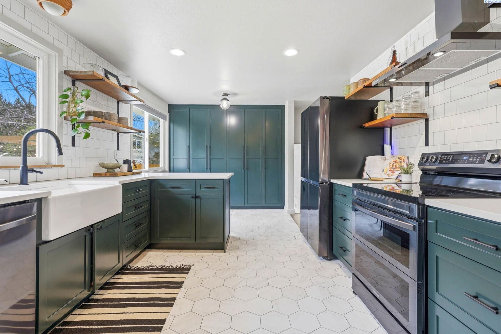 Property Photo:  408 N Georgia St.  WA 99336 