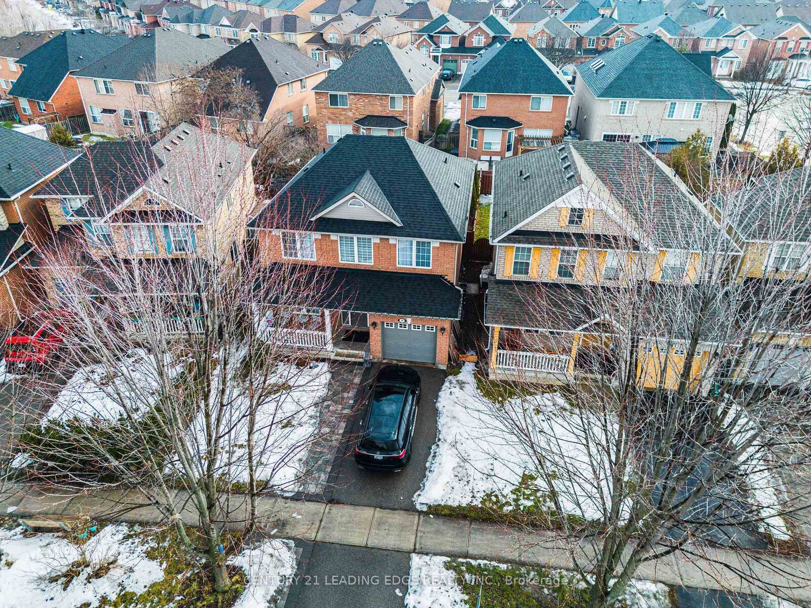 Photo de la propriété:  37 Landsdown Crescent  ON L6E 1M6 