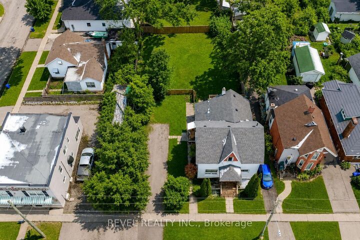 44 Parkside Drive — photo 1