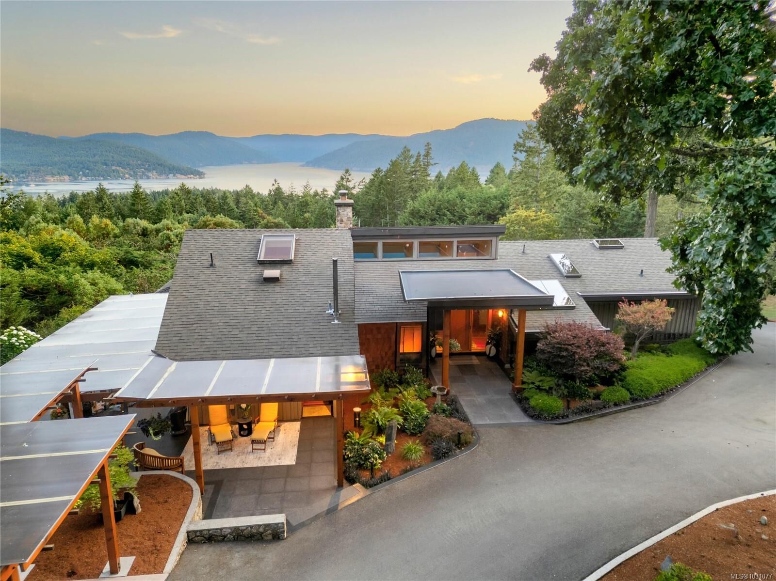 Photo de la propriété: 8100 Woodwyn Terr BC V8M 1S2