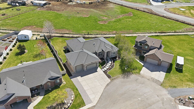 Property Photo: 407 W Larkspur Ln UT 84050