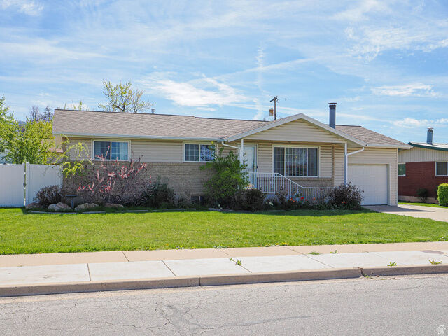 Property Photo:  930 N Amethyst St  UT 84041 