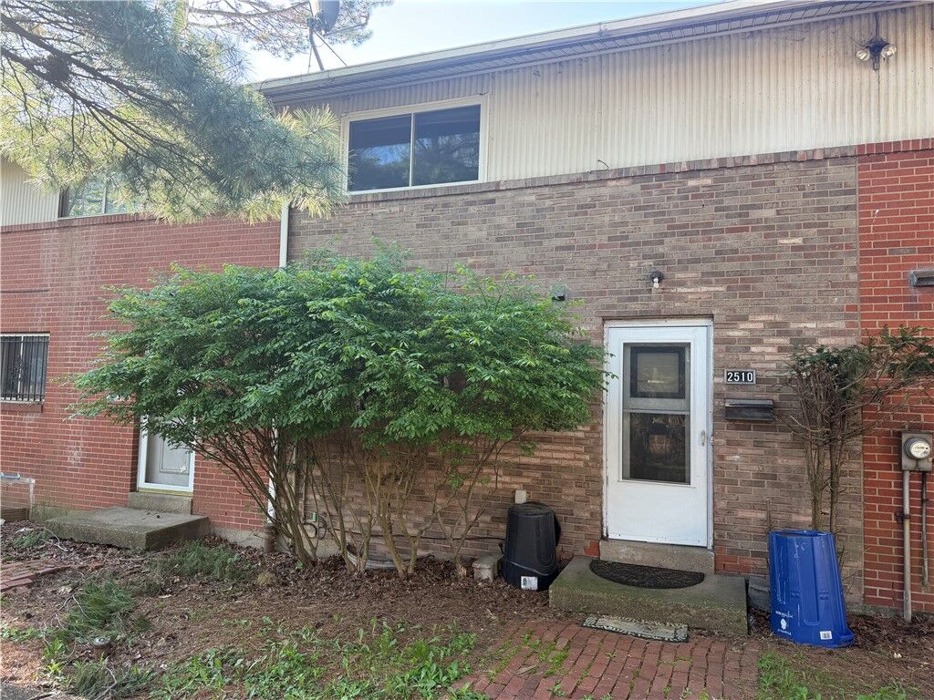 Property Photo:  2510 Park Hill Dr  PA 15221 