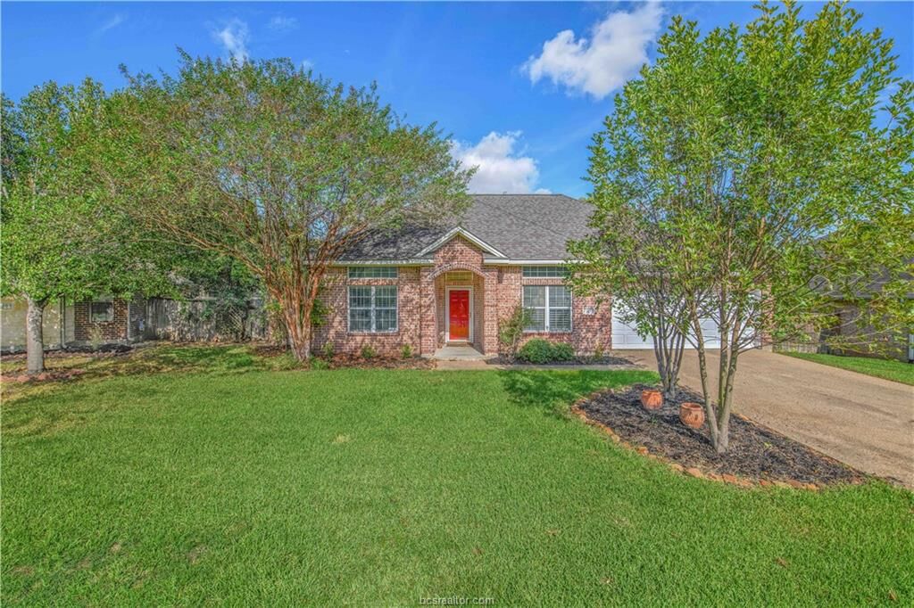 Property Photo: 305 Stone Chase Court TX 77845-1914