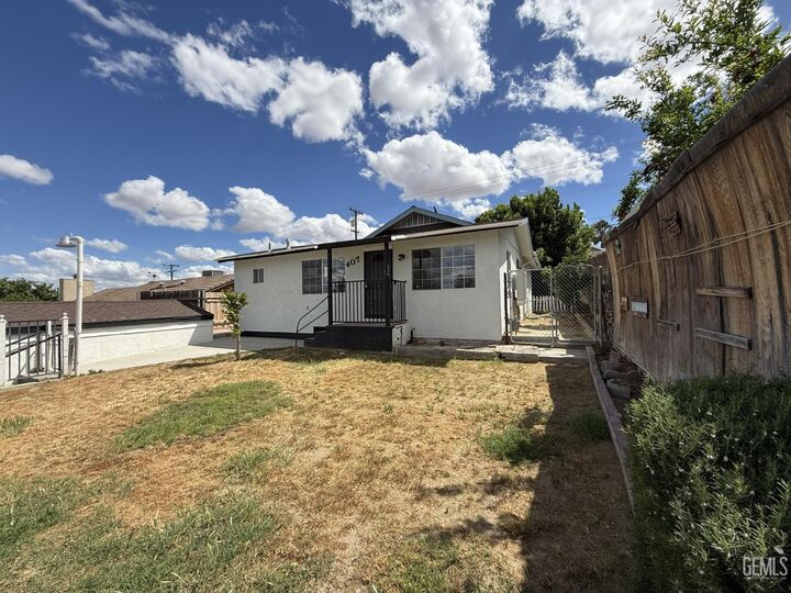 Property Photo:  407 E Street  CA 93268 