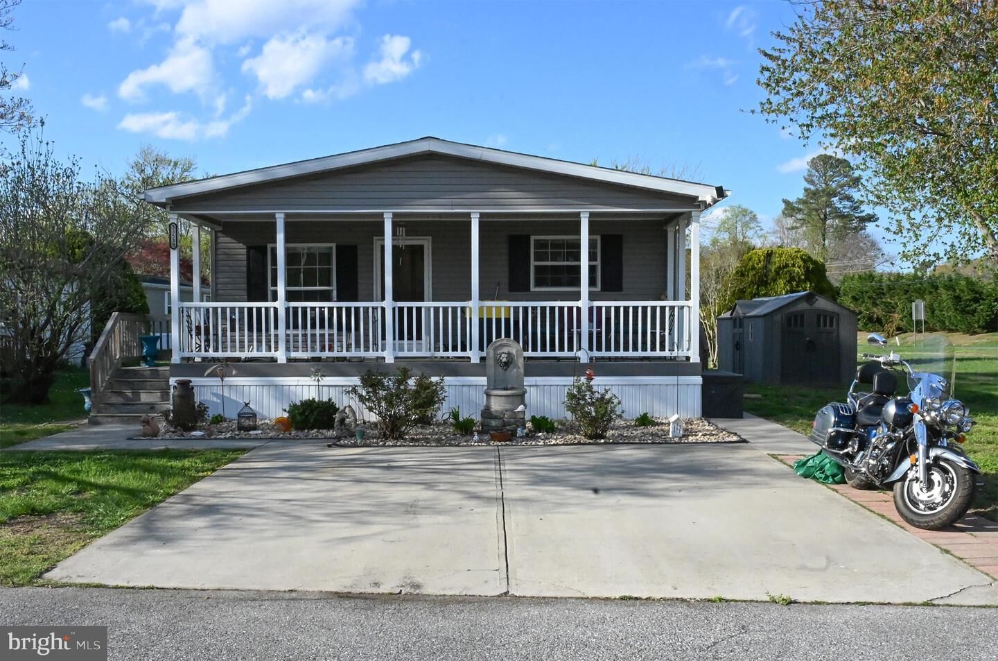 Property Photo: 33533 Buttercup Street 55091 DE 19958