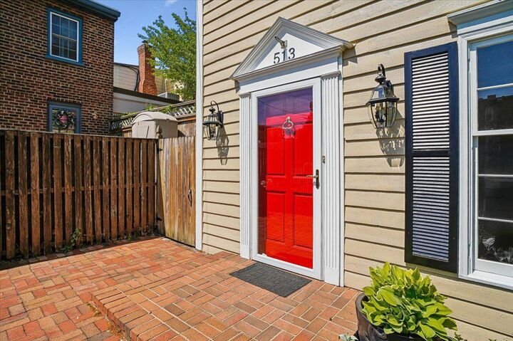 Property Photo:  513 Franklin Street  VA 22314 
