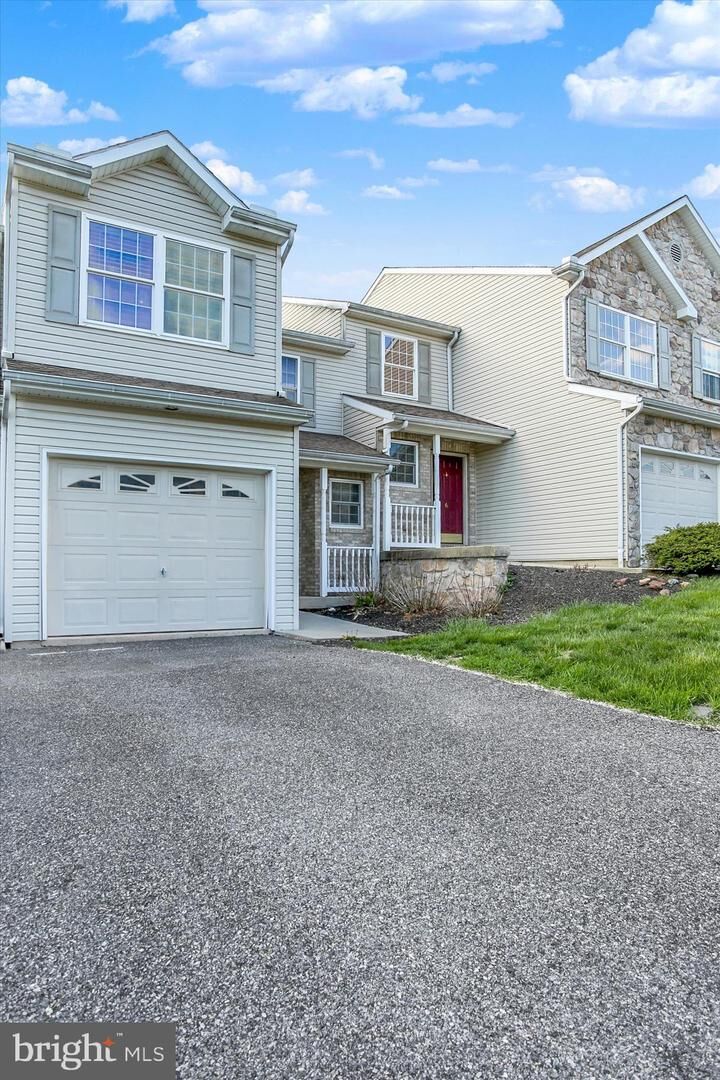 Property Photo:  4 Fargreen Court 1B  PA 17319 