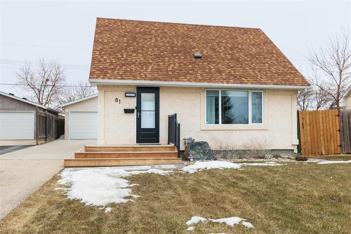 Property Photo:  81 Leicester Square  MB R3J 1C1 