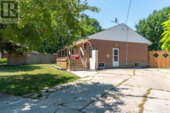 Property Photo: 18 Tweedsmuir Avenue ON N7S 2R8
