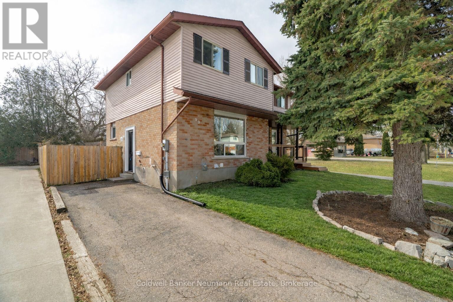 Photo de la propriété:  99 Emma Street  ON N1E 1V1 