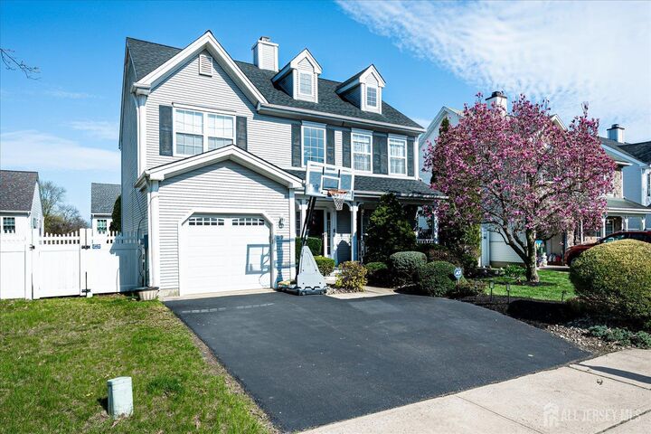 Property Photo:  6 Fordham Court  NJ 08824 