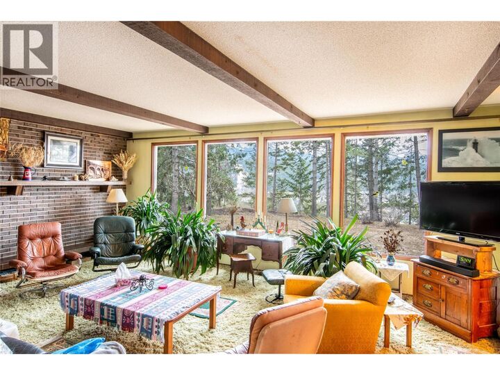 Property Photo: 1420 Birch Crescent BC V0A 1H6