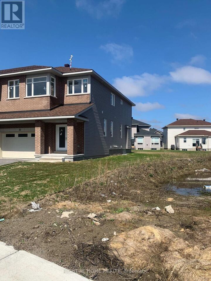 Property Photo:  35 Wylie Way  ON K7C 0C4 