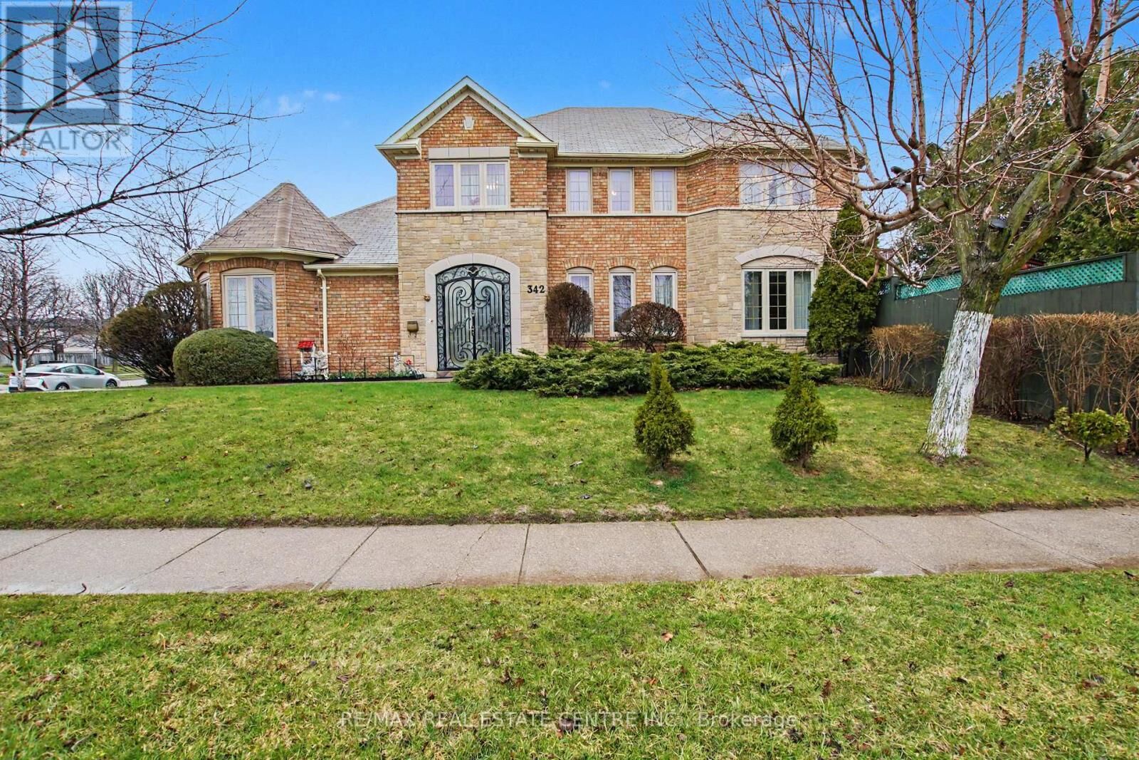 Property Photo:  342 Saginaw Parkway  ON N1T 1R8 