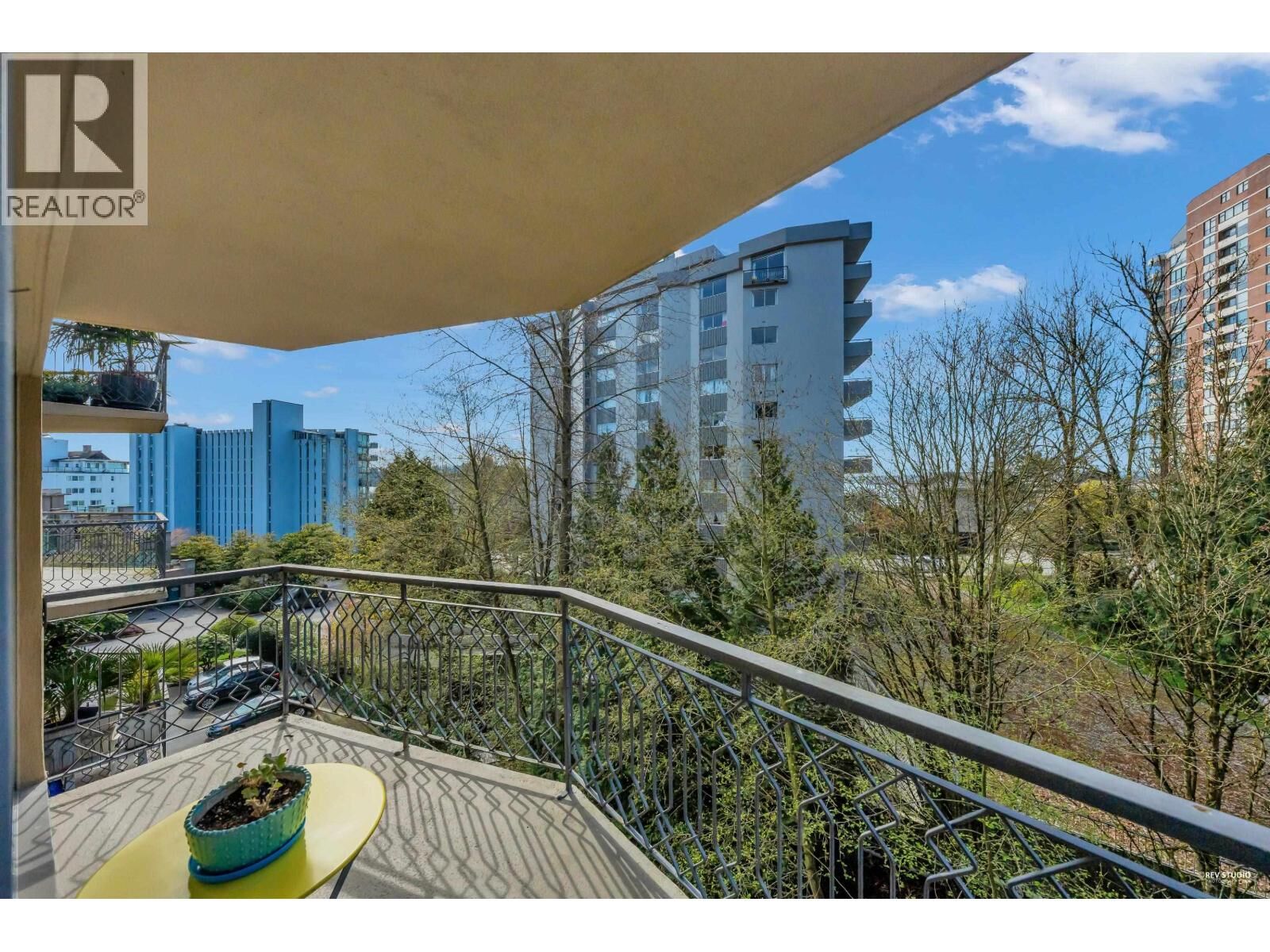 Property Photo:  1930 Marine Drive 404  BC V7V 1J8 
