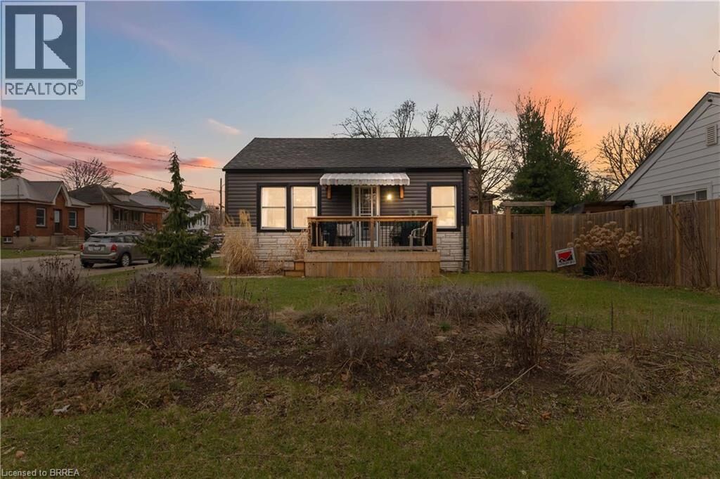 Property Photo:  213 Elgin Street  ON N3S 5A7 