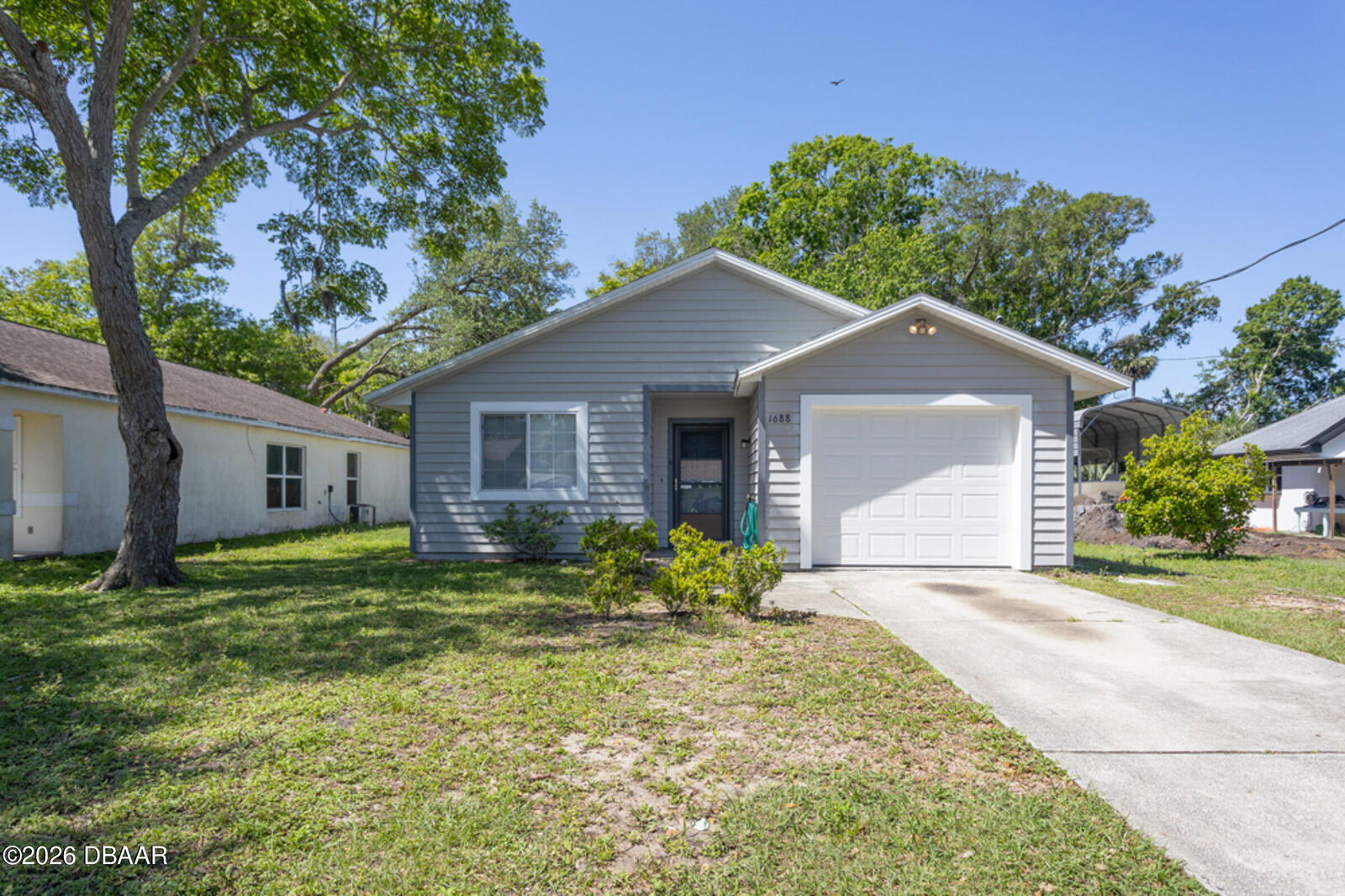 Property Photo: 1688 Montgomery Avenue FL 32117