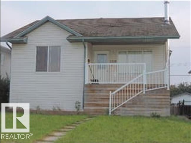 Property Photo: 1318 8 Avenue AB T9M 1N6