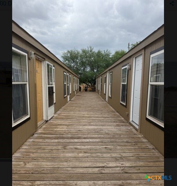 Property Photo: 1100 County Road 4600 TX 78017