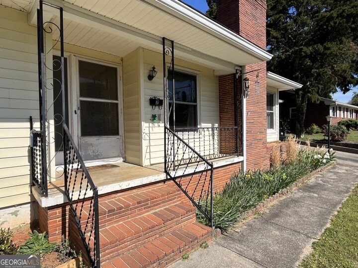 Property Photo:  7 Hillcrest Avenue NE  GA 30161 