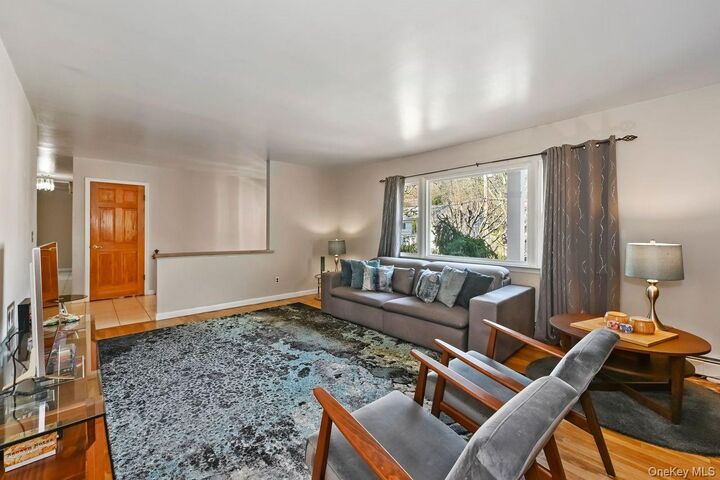 Property Photo:  568 Manville Road Upper R  NY 10570 