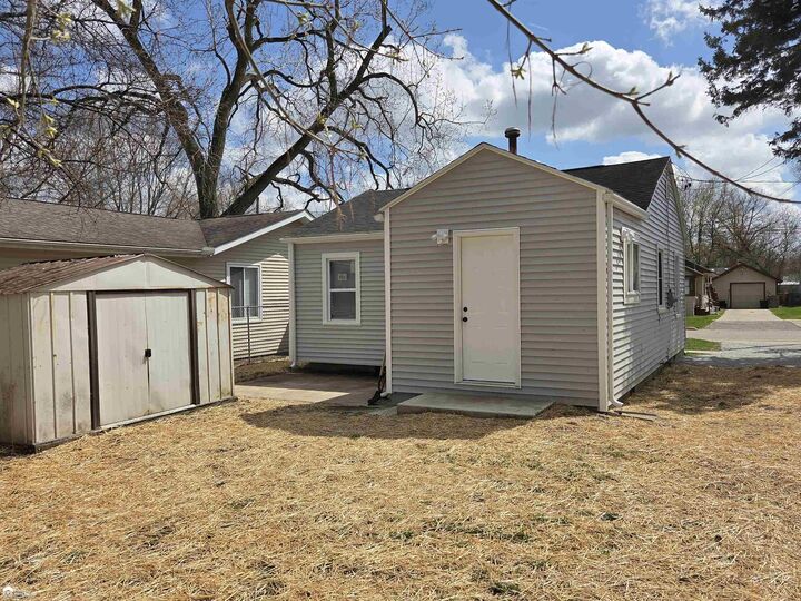 Property Photo:  2205 E Whittemore Avenue  MI 48529 