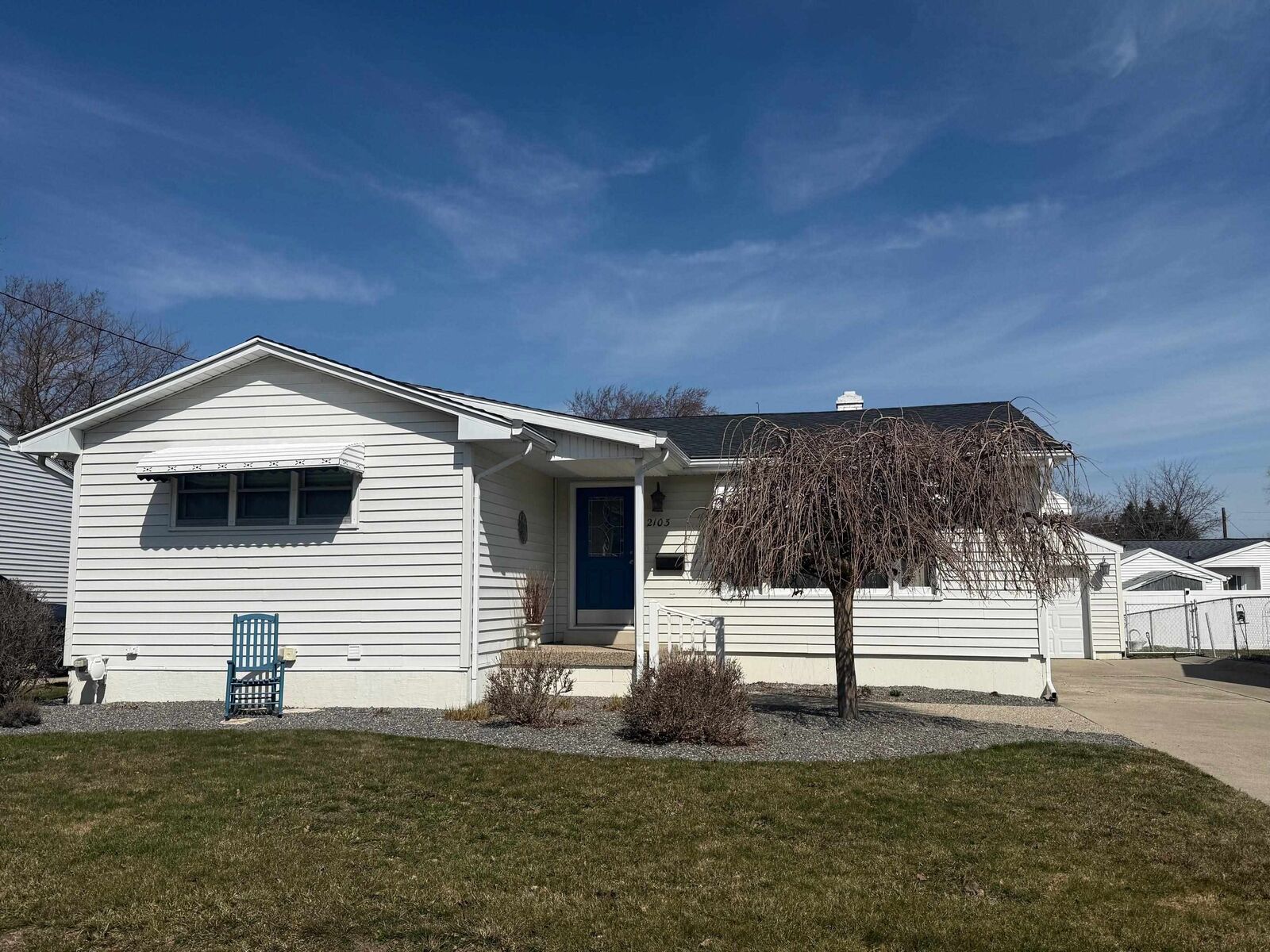 Property Photo: 2103 S Brentwood Place MI 48732