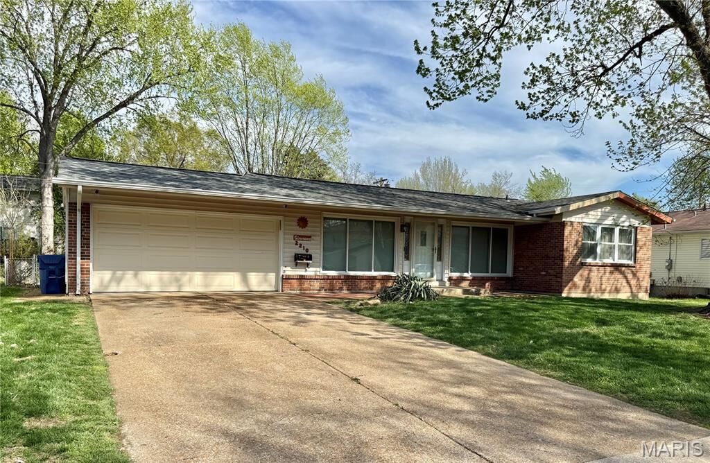 Property Photo:  2210 Spoonwood Lane  MO 63033 