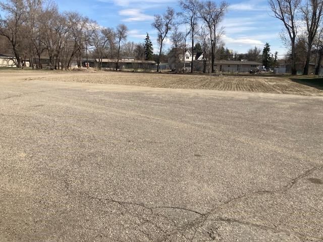 Property Photo:  2500 Burdick Expy E  ND 58701 