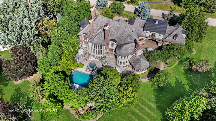 Property Photo:  8 Brooke Lane  IL 60010 