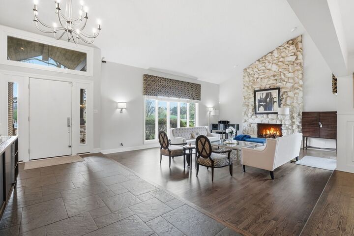 Property Photo:  75 Regent Drive  IL 60523 