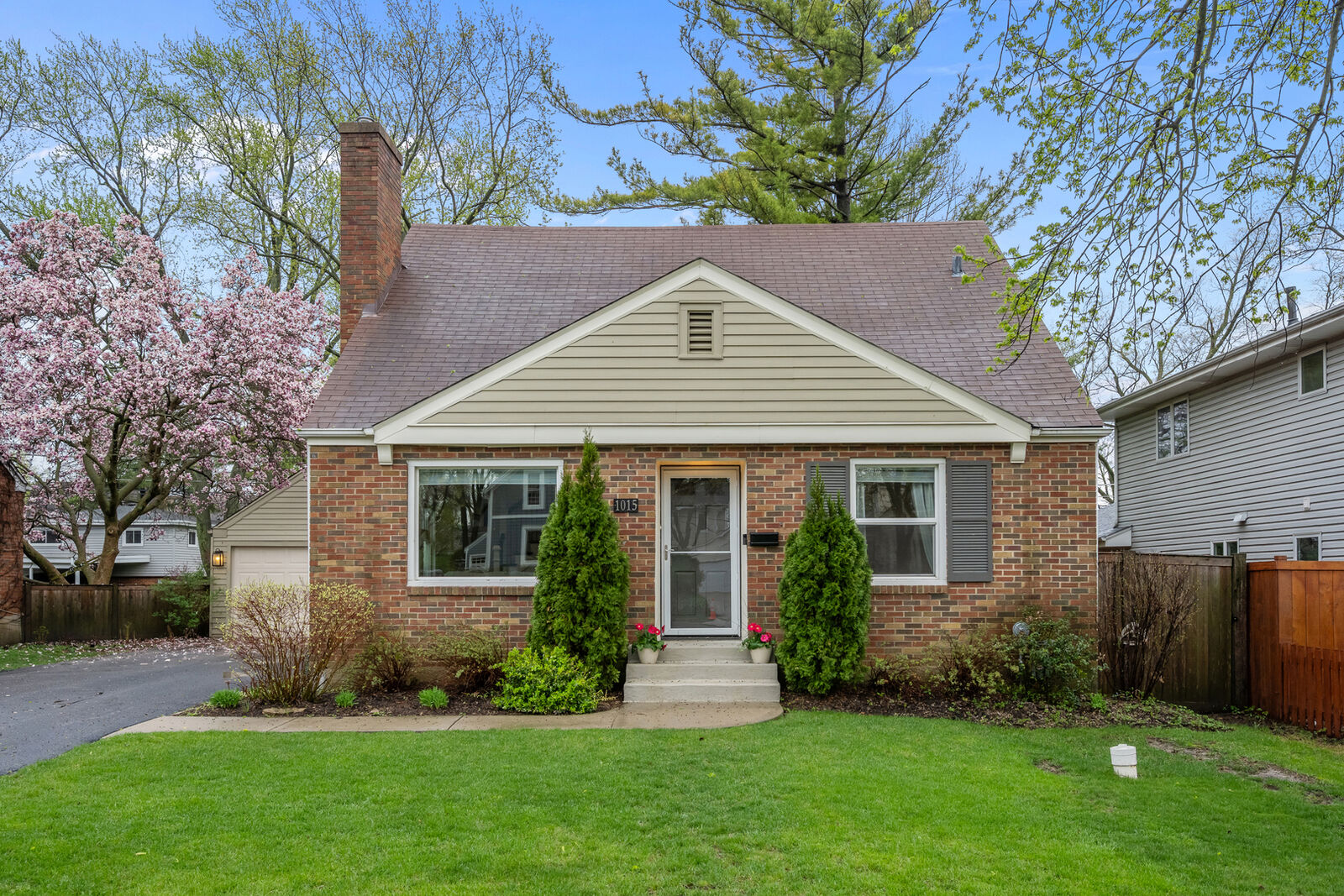 Property Photo:  1015 Hazel Avenue  IL 60015 