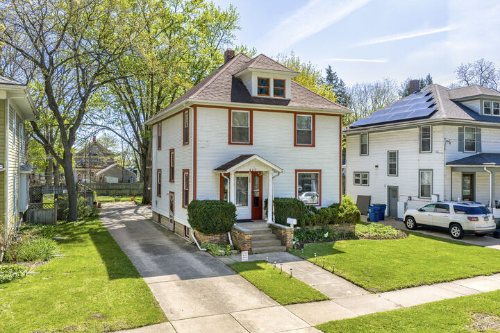 Property Photo:  427 Grand Avenue  IL 60506 