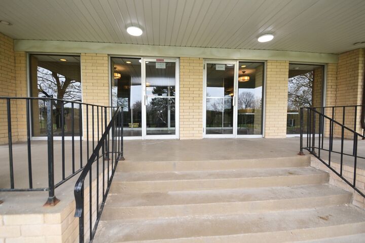 Property Photo:  5400 Walnut Avenue 111  IL 60515 