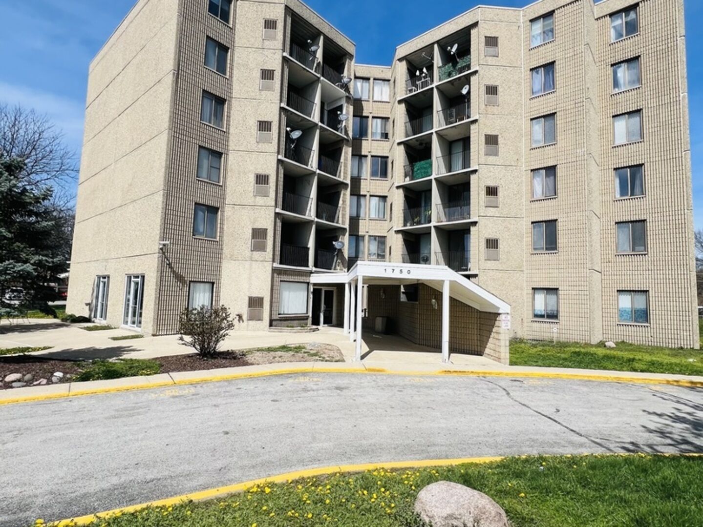 Property Photo:  1750 N Marywood Avenue 513  IL 60505 