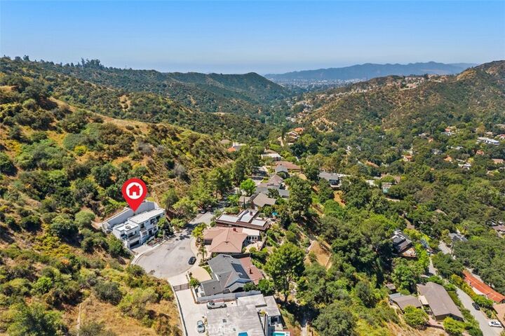 Property Photo:  3060 Hollywell  CA 91206 