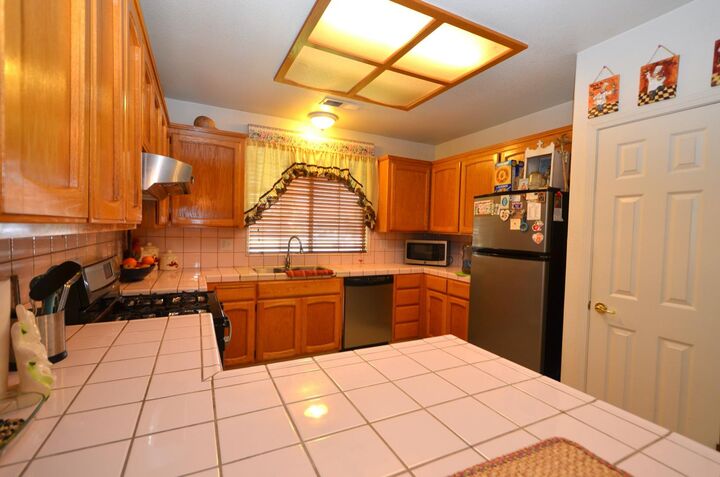 Property Photo: 225 Stonewood Drive CA 93635