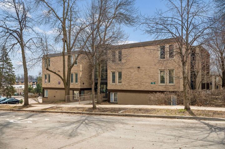 Property Photo:  1405 E 40th Street 3F  MN 55407 