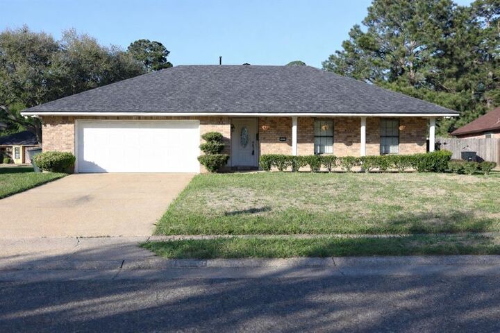 Property Photo:  9421 Leaside Way  LA 71118 