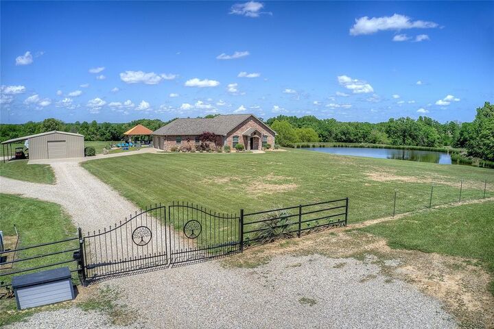 Property Photo:  690 County Road 3020  TX 75457 