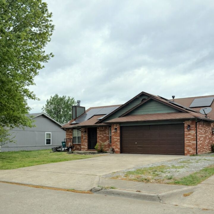 Property Photo:  3807 W Locust Street  AR 72756 