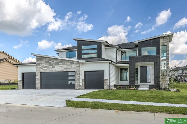 Property Photo:  5409 N 197th Street  NE 68022 