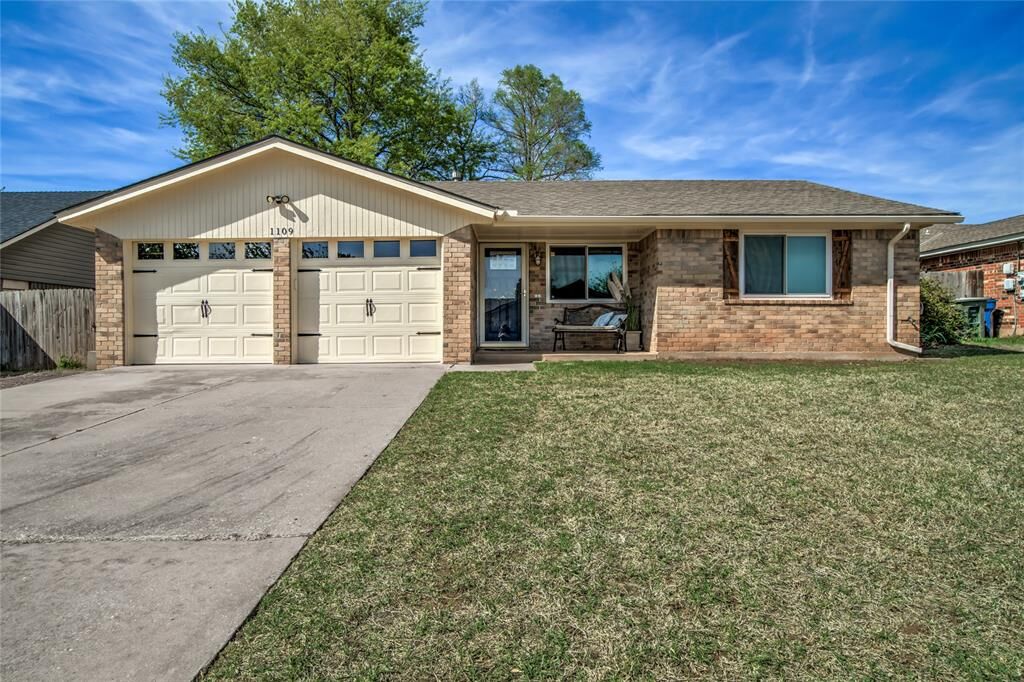 Property Photo: 1109 Teal Place OK 73003